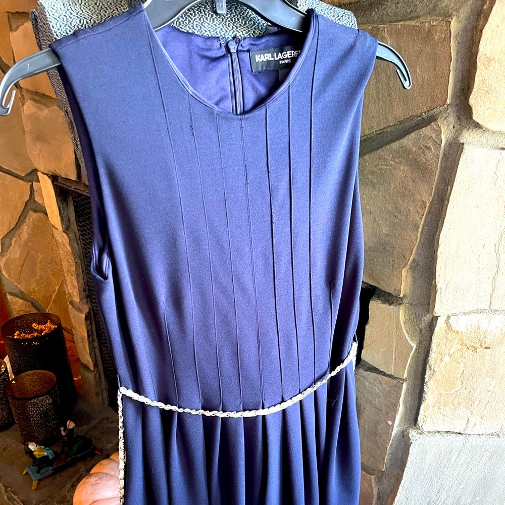 Karl Lagerfeld Paris sz4 sleeveless dress, navy w/white faux leather/chain belt